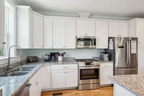 Kitchen W/ Gas Grill