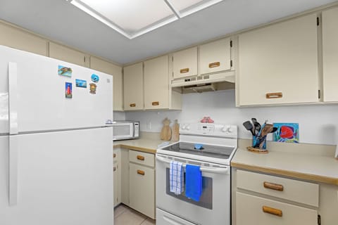 The kitchen is fully equipped.