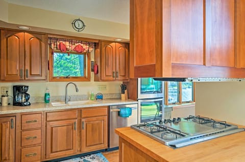 Kitchen | Crockpot | Coffee Maker & Grinder |Toaster | Trash Bags