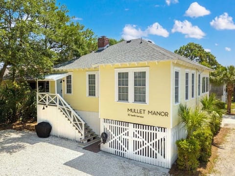 Mullet Manor exterior