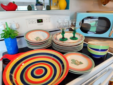 kitchen is loaded forks 🔪 kids cup blender pot roast, ,pans,cups dishes