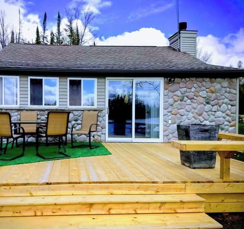 Propane fire big porch dinner table for six Lakeview Beachview Sunset View