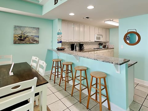 Kitchen breakfast bar with seating for 4