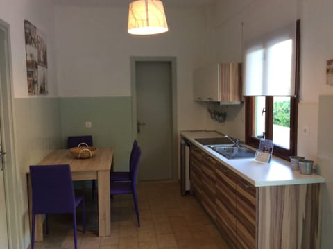 Family kitchen ground floor nr 4