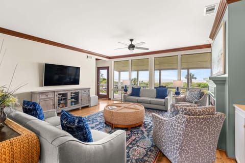 Just Gettin Tanner - Living Room overlooking Bay and Beach