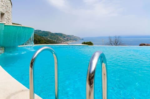 Amazing Infinity Pool !!
From May to September!!