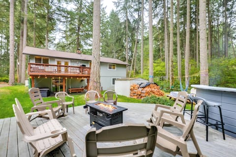 Anderson Island Vacation Rental | 5BR | 3BA | 2,500 Sq Ft | Stairs Required