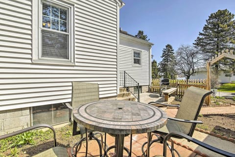 Private Patio | Gas Grill