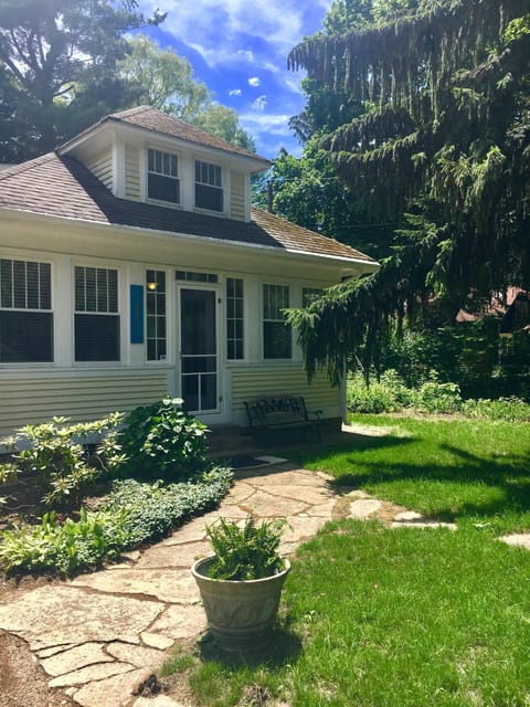 Front of Three Gems cottage. Fenced  yard wraps around side.