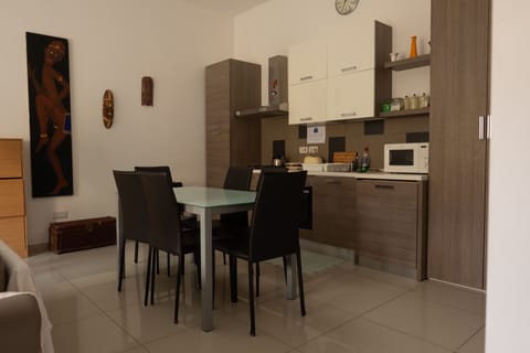 Kitchen including dinigroom table