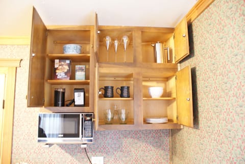 Amani ya Juu coffee beans, grinder, and coffee press provided