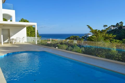 Villa  500 mts to  beach, with sea views,  pool , A/C and wifi. 9 people. 