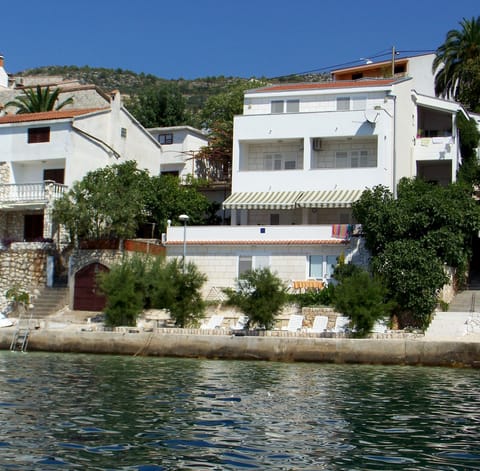 Villa Vedran Komarna - Dubrovnik Riviera enjoy the sea and beach under the house