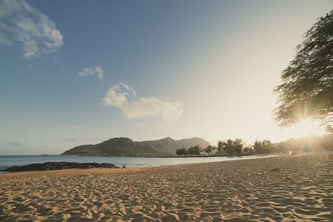 Walk to Kalapaki Beach, Dukes Restaurant, and more!