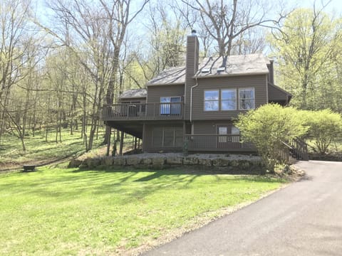 5 Bedroom Beautiful Private Eco-Friendly Home Nestled In The Woods 