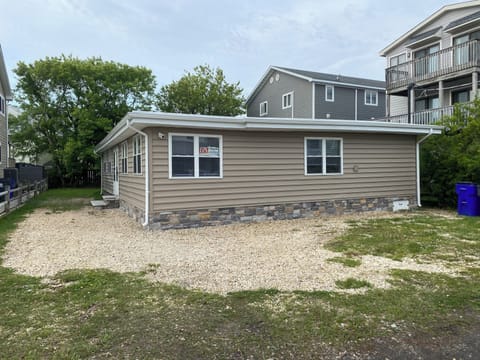 Property with 2 units. This listing is for front house