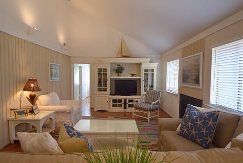 Family Room, sectional sofa, 50 inch tv, wi fi,