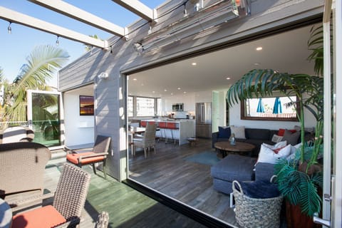 Indoor/outdoor living at it's best!