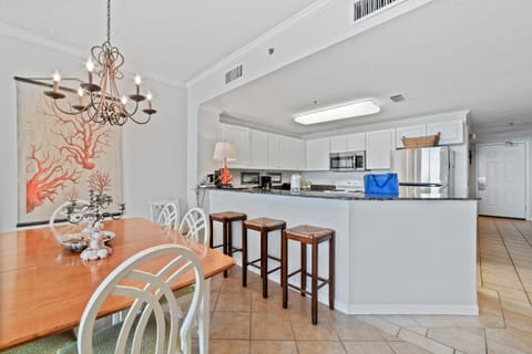 Dining area with breakfast bar seating