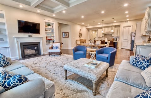Family Room w Coffered 10` Ceilings Looks Out Over The Lake and Fountains