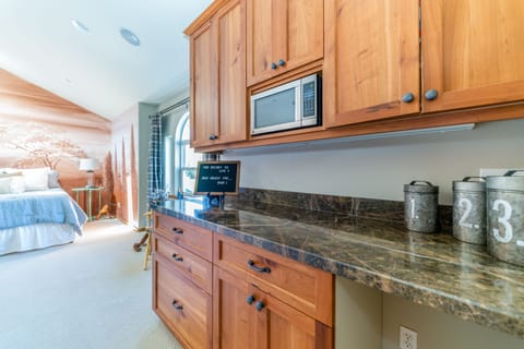 Master Suite #2 - upstairs