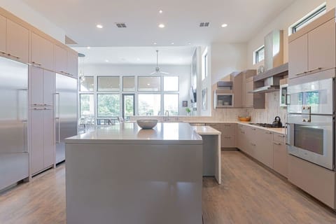 Kitchen - Walker Luxury Vacation Rentals