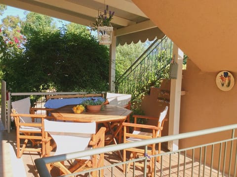The ground fl. apartments offer a lovely veranda. Kefalonia apartments