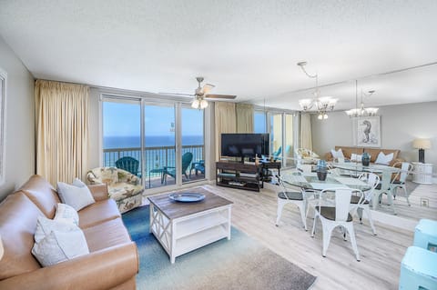Fab furnishings, flat screen and balcony access!