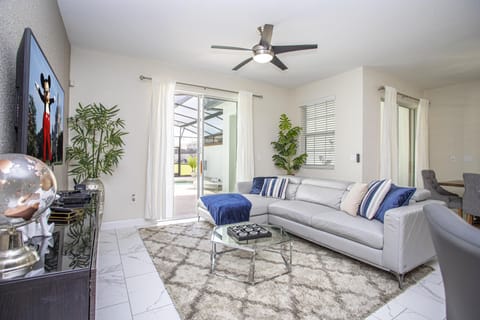 Living room / TV room / Smart TV