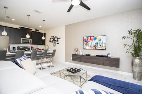 Living room / TV room / Smart TV