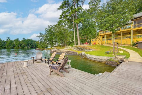 Eclectic Vacation Rental | 4BR | 4BA | 1,200 Sq Ft | Step-Free Entry