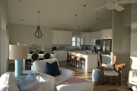 Kitchen & Dining Area