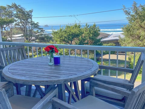 Covered balcony w expansive ocean view, dining table for 5, +3 Adirondack chairs