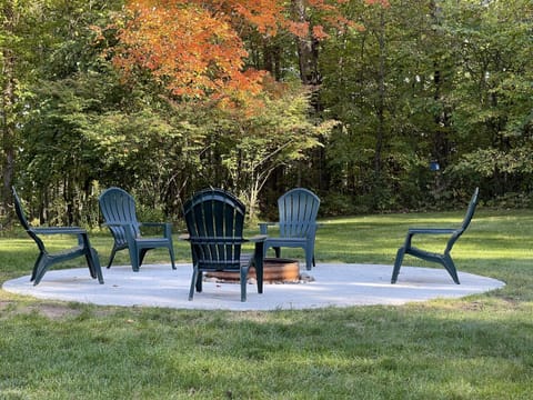 Concrete campfire pit