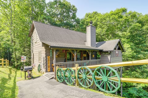 Sevierville Vacation Rental | 2BR | 2BA | 1,035 Sq Ft | Stairs Required