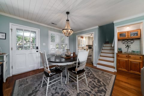 Dining Table ready for 6 is in the main room.