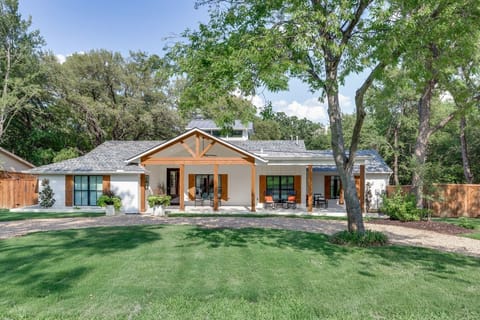 BRAND NEW MODERN FARMHOUSE NEXT TO Gaylord