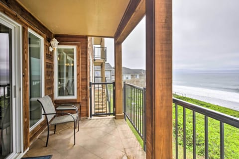 Lincoln City Vacation Rental | 2BR | 2BA | 1,280 Sq Ft | Stairs Required