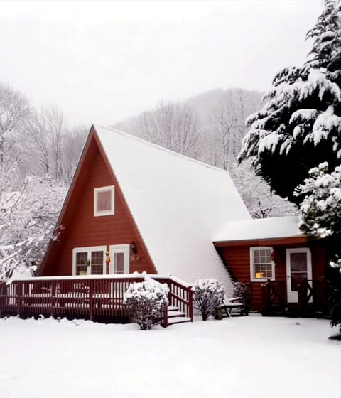 ~*~ Maggie Valley Chalet~*~
*10  min from Ski Resort*
 5 min. from Parkway





