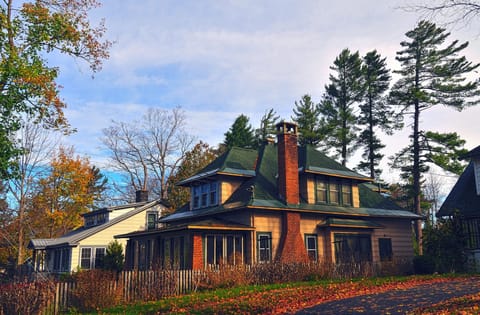 86 Hillcrest Avenue - Side view