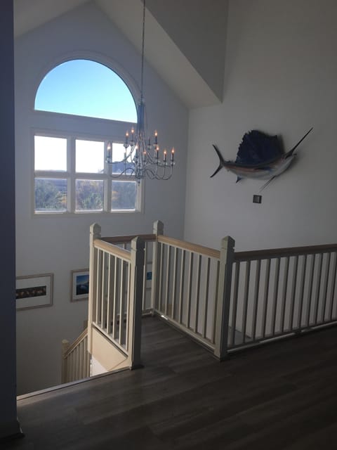 Open two story foyer