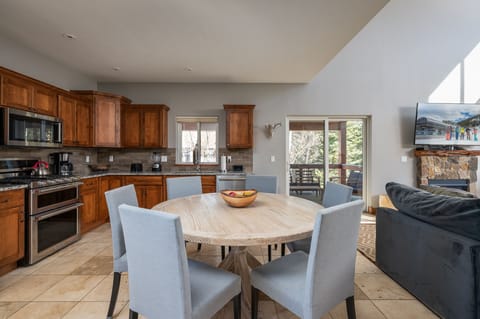 Modern, fully equipped kitchen with dining table that seats six