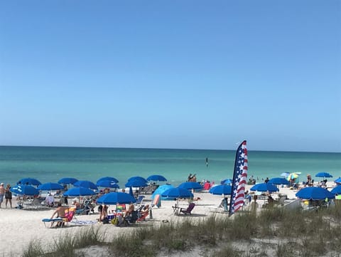 Englewood Town Beach 1/4 mile away.Fun for the whole family! restrooms available