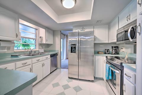 Kitchen | Fully Equipped w/ Cooking Basics | Coffee Maker