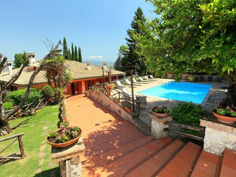 Plant, Sky, Property, Flowerpot, Water, Swimming Pool, Tree, Building, Houseplant, Shade