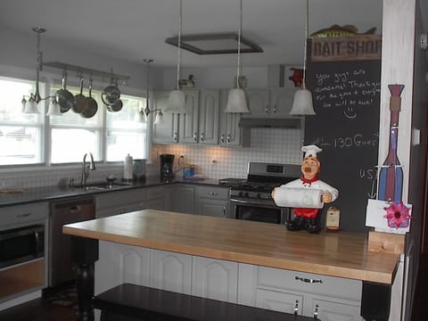 Large kitchen with gas range 