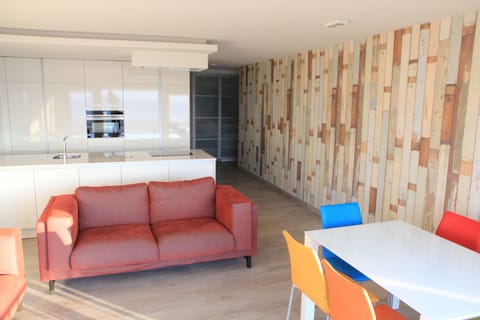 Another view  of the living area and you can see the vestiaire in the back