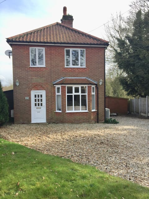 Front of the lodge showing private driveway and carpark park