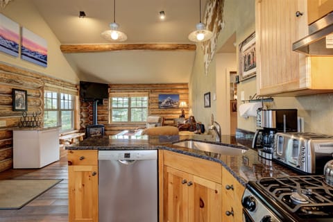 Full kitchen open to living room, dining, Smart TV, views!