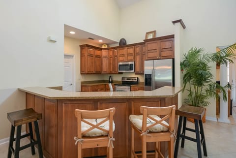 Additional seating at the kitchen counter for 4.